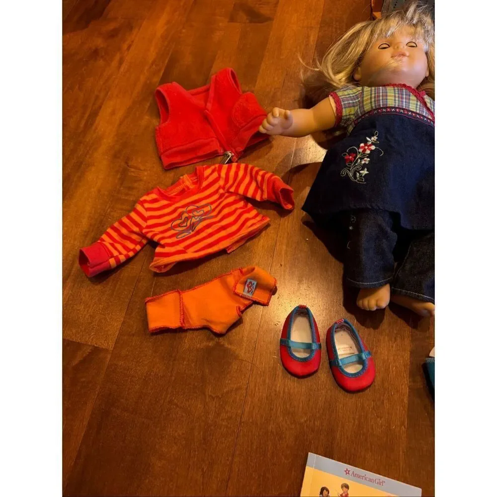 Vintage 2002 pleasant Company, American girl, doll, twin bundle with rolling cas
